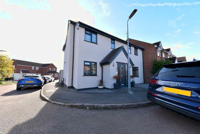 5 Bedroom Semi-Detached House To Rent In The Pastures, Stevenage, SG2