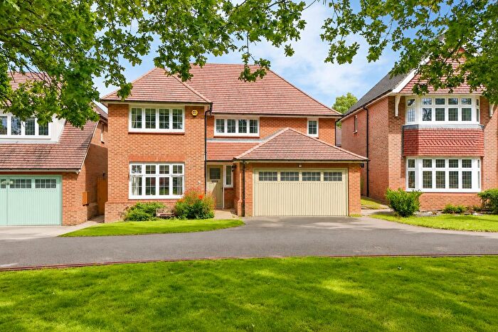4 Bedroom Detached House For Sale In Alton Close, Amington, Tamworth, B77
