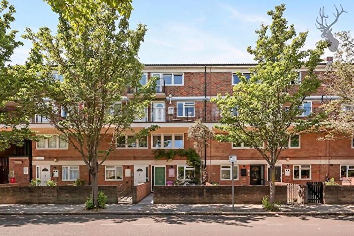 2 Bedroom Maisonette For Sale In Bancroft Road, Walter Besant House, E1