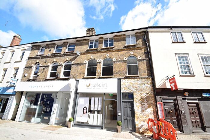 2 Bedroom Apartment To Rent In White Hart Street, High Wycombe, Buckinghamshire, HP11