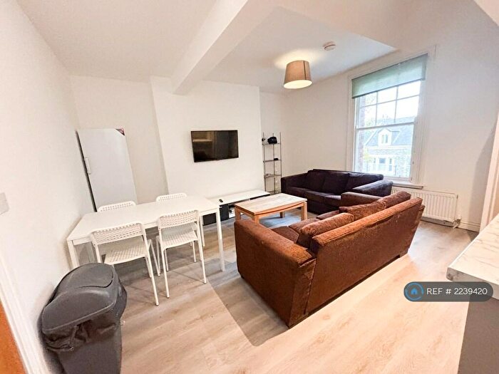 6 Bedroom Flat To Rent In Otterburn Villas, Newcastle Upon Tyne, NE2