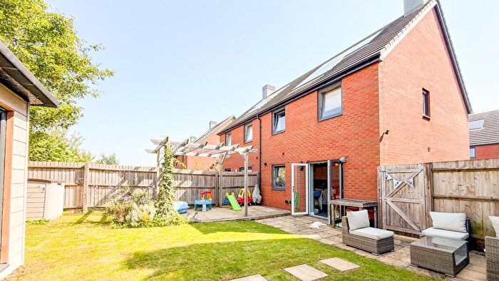 3 Bedroom Semi Detached House For Sale In Oakhill Drive, Bedminster, BS3