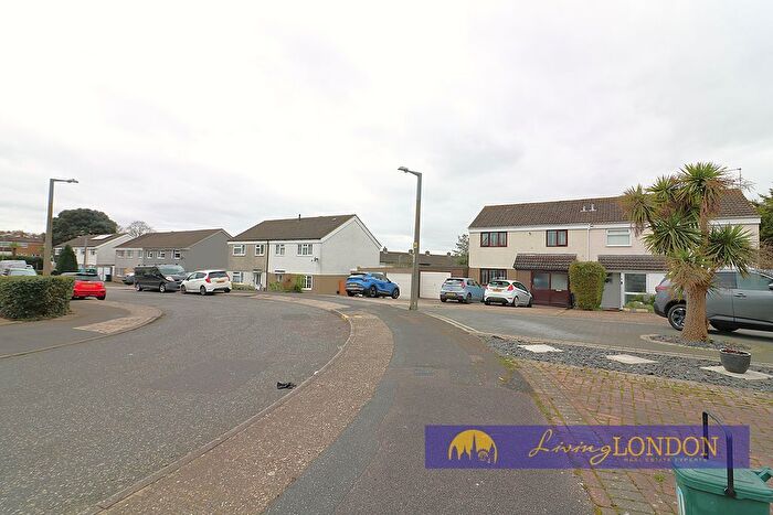 3 Bedroom Semi Detached House To Rent In Monksbury, Harlow, CM18