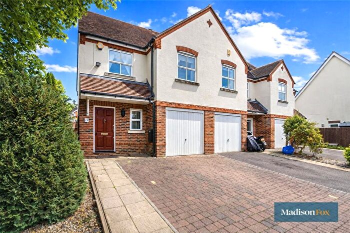 3 Bedroom End Of Terrace House For Sale In Fallow Fields, Loughton, Essex, IG10