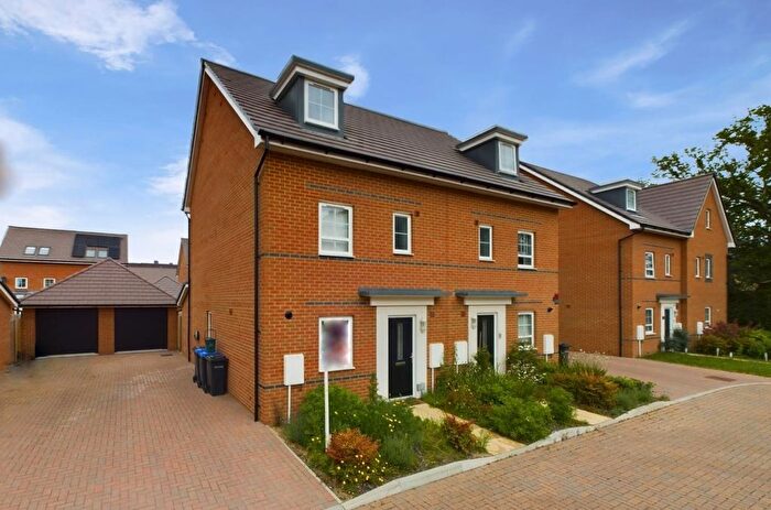 4 Bedroom Semi-Detached House To Rent In Dovetail Place, Chertsey, KT16