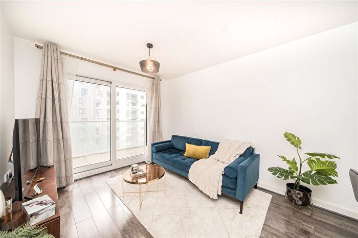 2 Bedroom Flat To Rent In City Peninsula, Barge Walk, London, SE10