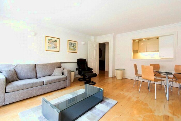 1 Bedroom Flat To Rent In Crown Court, London, WC2B