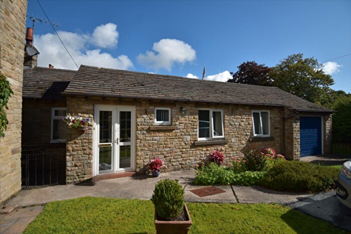 2 Bedroom Detached Bungalow For Sale In Macclesfield Road, Kettleshulme, SK23