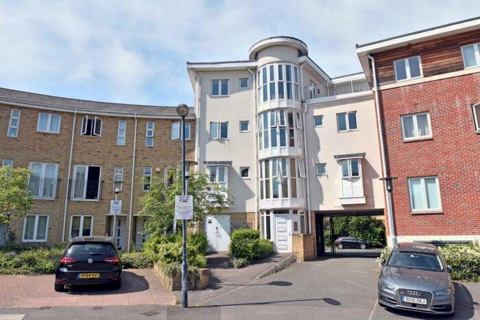 2 Bedroom Apartment To Rent In Blenheim Court, Maidenhead, Berkshire, SL6