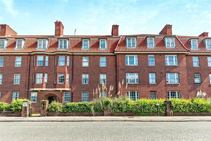3 Bedroom Apartment For Sale In Hotwell Road, Bristol, BS8