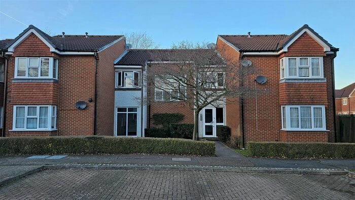 Studio To Rent In Heatherwood Drive, Hayes, UB4