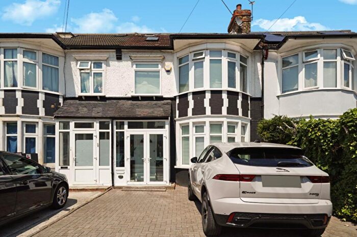 4 Bedroom Terraced House To Rent In Kings Gardens, Ilford, IG1