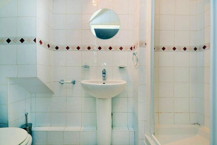 Studio To Rent In High Street Colliers Wood, Colliers Wood, London, SW19