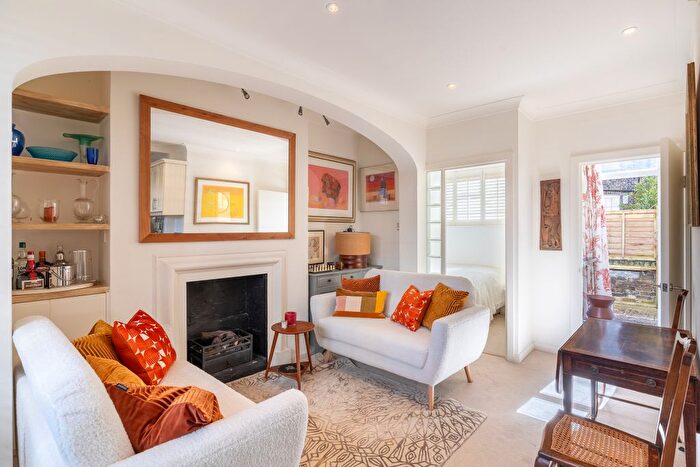 2 Bedroom Flat To Rent In Rosemoor Street, Chelsea, London, SW3