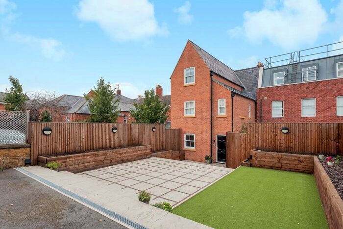 1 Bedroom Apartment To Rent In South Bar Street, South Street, OX16