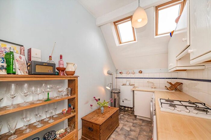 1 Bedroom Flat For Sale In Lytton Grove, Putney, SW15