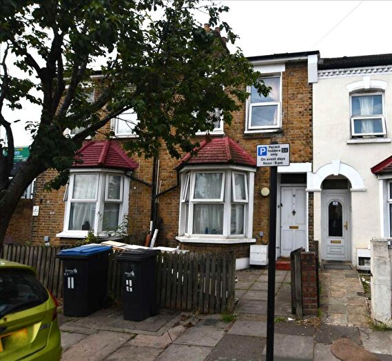 4 Bedroom House For Sale In Linnell Road, London, N18