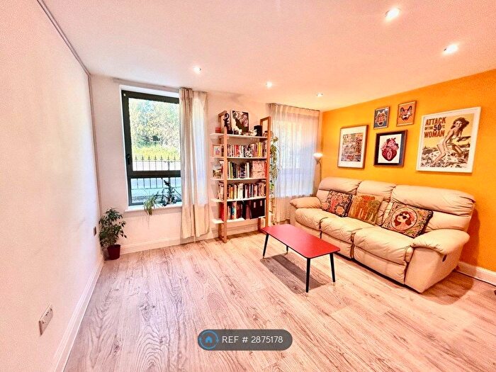 1 Bedroom Flat To Rent In River View Court, Bath, BA1