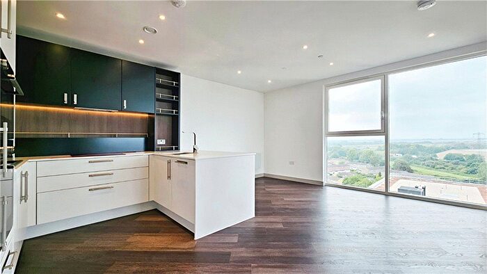 3 Bedroom Flat To Rent In Eden Grove, Staines-Upon-Thames, Surrey, TW18