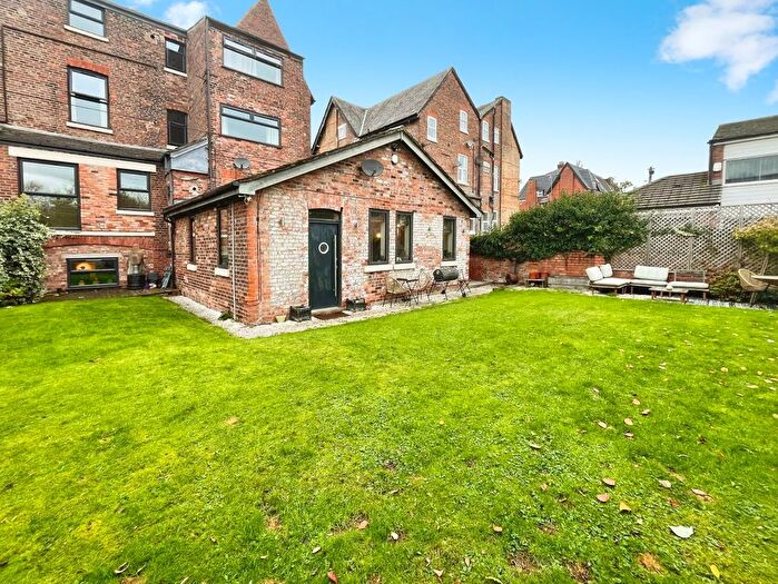2 Bedroom Flat For Sale In Palatine Road, West Didsbury, Manchester, M20