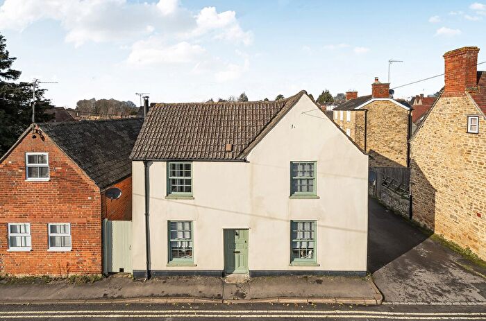 2 Bedroom Detached House For Sale In Ferndale Street, Faringdon, SN7