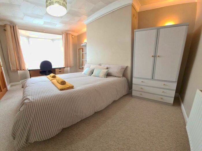 4 Bedroom House To Rent In Orme Road, Bangor, Gwynedd, LL57