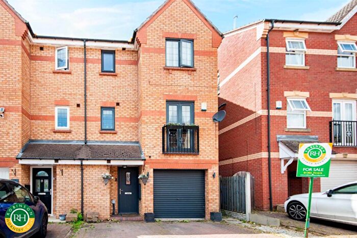 4 Bedroom Town House For Sale In Coniston Drive, Doncaster, DN4