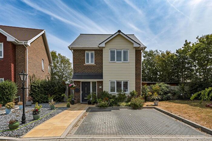 3 Bedroom House For Sale In Delfont Grove, Angmering, Littlehampton, BN16