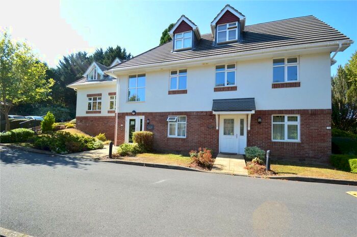 2 Bedroom Apartment To Rent In Penwortham Road, Sanderstead, South Croydon, CR2