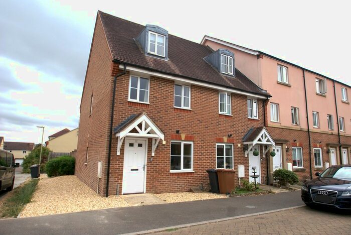 3 Bedroom End Of Terrace House To Rent In Long Barn Road, Augusta Park, Andover, SP11