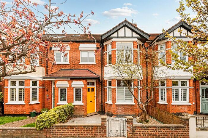 3 Bedroom Property To Rent In Westbourne Avenuee, London, W3