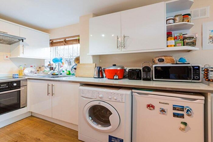 1 Bedroom Flat To Rent In Hillmarton Road, Caledonian Road, N7