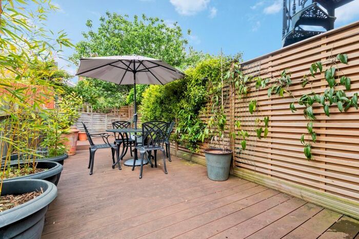 3 Bedroom Flat To Rent In Sternhold Avenue, London, SW2