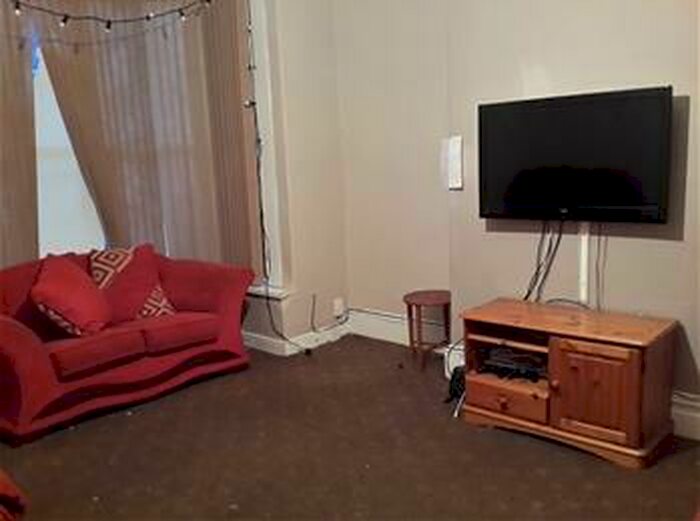 6 Bedroom Terraced House To Rent In Brudenell Mount, Hyde Park, Leeds, LS6