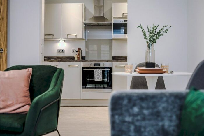 2 Bedroom Flat To Rent In Crossings, Park Green, Macclesfield SK11