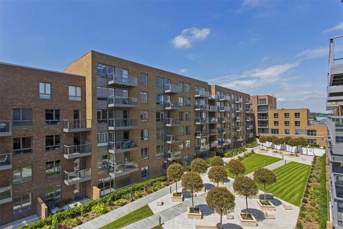 2 Bedroom Flat To Rent In Lang Court, Smithfield Square, Hornsey, N8