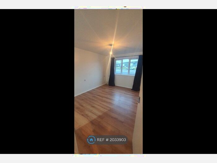 2 Bedroom Flat To Rent In Fountain Court, Yate, Bristol, BS37