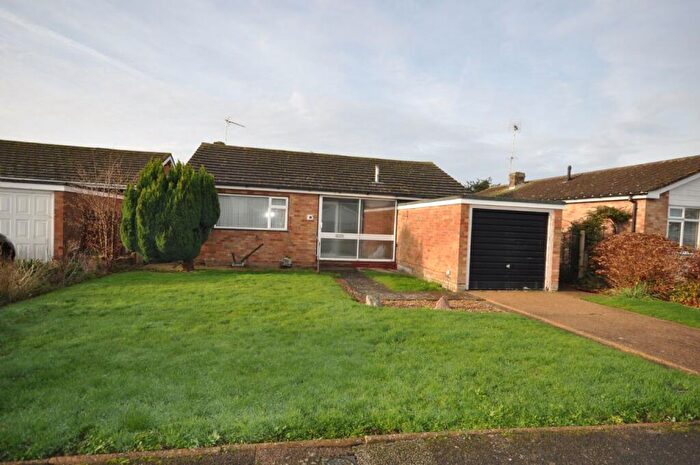 2 Bedroom Bungalow For Sale In Gouldings Avenue, Walton-on-the-naze, CO14