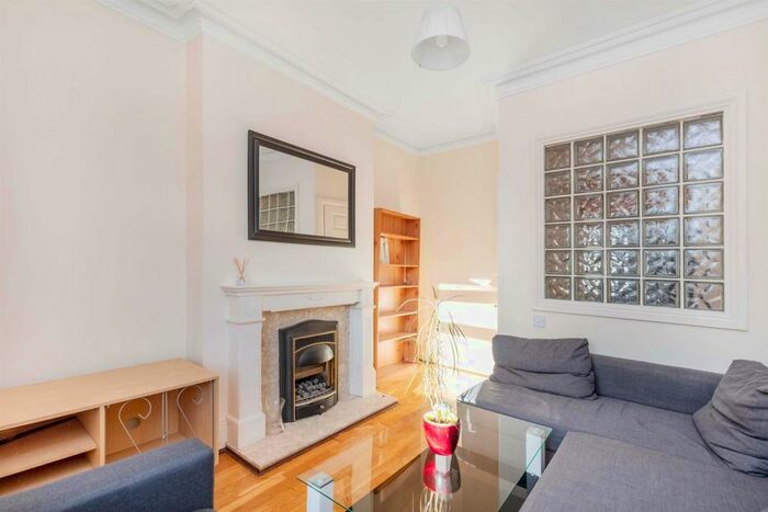 2 Bedroom Flat To Rent In Upper Richmond Road West, East Sheen, SW14