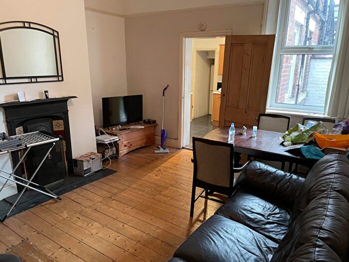 2 Bedroom Flat To Rent In Mayfair Road, Jesmond, Newcastle Upon Tyne, NE2