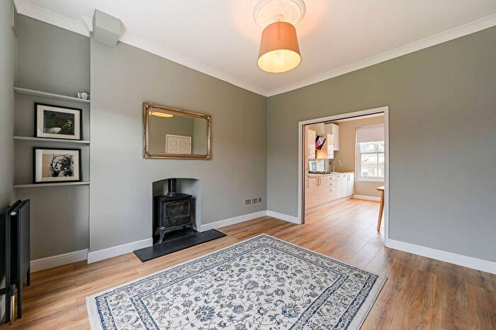 2 Bedroom Maisonette For Sale In Woodhill, Woolwich, London, SE18