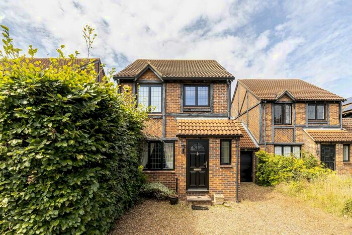3 Bedroom Detached House To Rent In Kings Chase, East Molesey, KT8