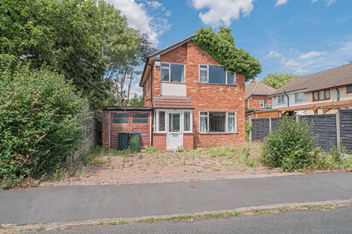 3 Bedroom Detached House For Sale In Andrew Road, West Bromwich, West Midlands, B71