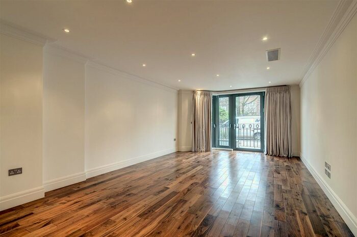 2 Bedroom Flat To Rent In West Heath Place, Golders Green, NW11