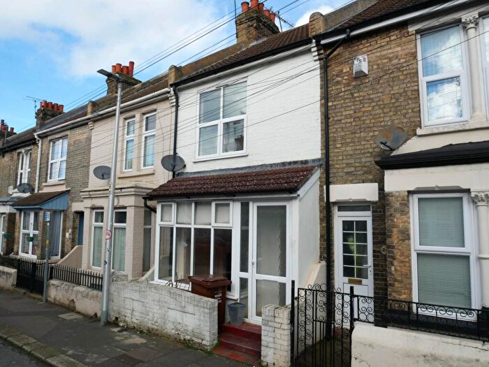 3 Bedroom House To Rent In Priestfield Road, Gillingham, Kent, ME7
