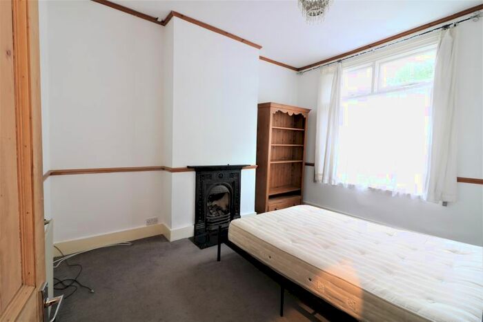 2 Bedroom Flat To Rent In North Grove, London, N15