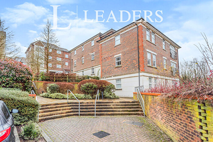 2 Bedroom Flat To Rent In Brooklands, Haywards Heath, RH16
