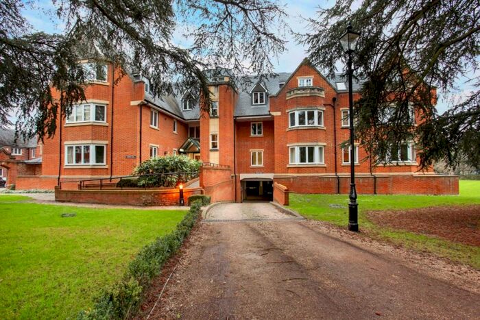 2 Bedroom Apartment To Rent In Lambton House Windsor, SL4