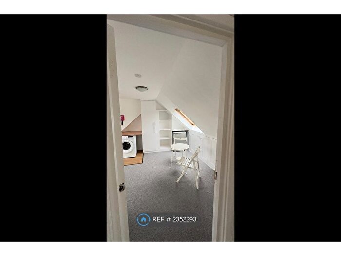 Studio To Rent In Douglas Road, Kingston Upon Thames, KT1