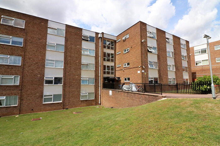 Studio For Sale In Burfield Court, Handcross Road, Luton, LU2